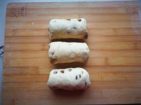 从上往下卷起来，收口朝下，静置十分钟。