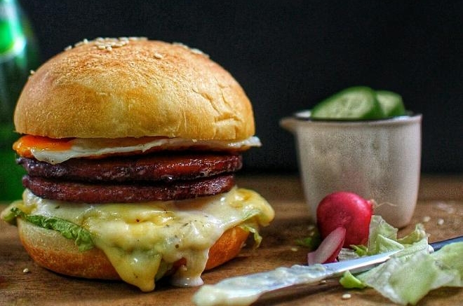 双层肉饼汉堡包