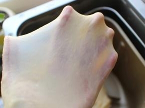 揉到能拉出大片薄膜即可