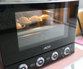 送入烤箱中层，上下火168烤18分钟即可！中途发现上色要及时加盖锡纸