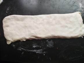 上面的面片，折过来，收口捏紧