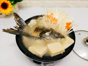 加入金针菇，鱼泡