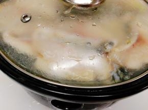 煮开加入鸡粉就可以开吃了
