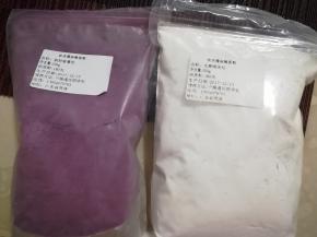 准备好糯米粉和紫薯粉。用紫薯泥也可以。