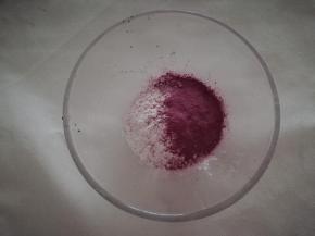 50g糯米粉里面加入5g紫薯粉。