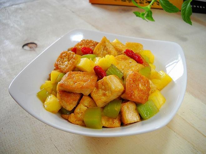 菠萝青笋烩豆腐