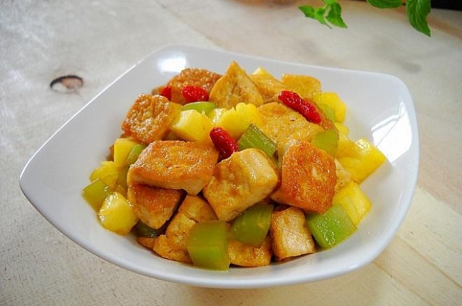 菠萝青笋烩豆腐