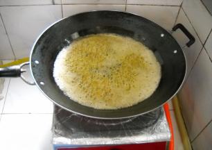 慢慢炸出香味。