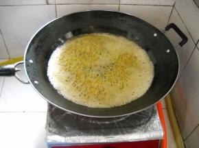 慢慢炸出香味。