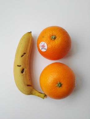 1、原料：两个麻阳冰糖橙、香蕉一个。