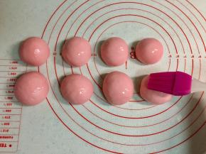 电饼铛预热好后，在上下盘各刷一层油。