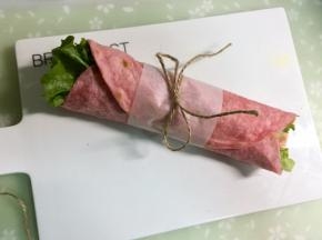 洋葱切丝备用。