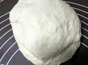 取出面团排气
醒面30分钟左右