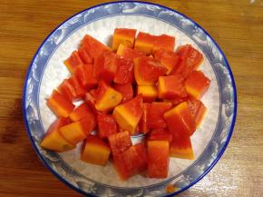 木瓜去皮去籽切成小块