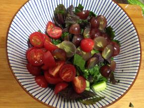 加入红提和小番茄