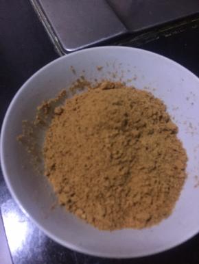 黑糖饼干用破壁机打碎，试过擀面杖，发现每次食品袋都破了，还是破壁机最好用