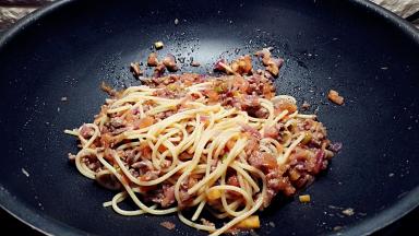 翻炒均匀入味，即可断火。