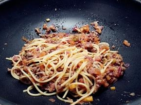 翻炒均匀入味，即可断火。