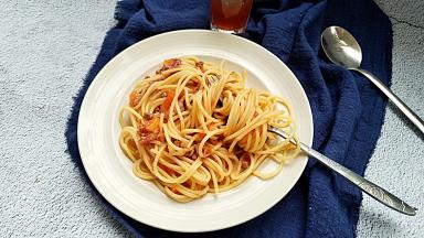 配上一杯红酒。