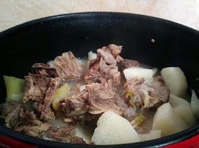 炖至山药熟透，到喜欢的口感。