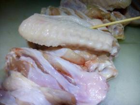 正面用牙签戳破