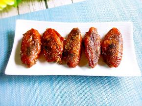 上面撒上黑胡椒粉和孜然粉就可以开吃啦。