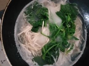 再加入菠菜