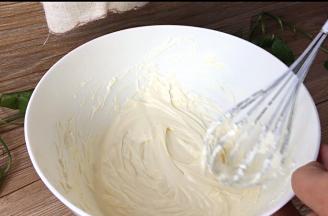 继续搅拌至完全融合顺滑