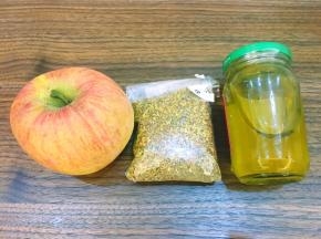 将材料，苹果，桂花，蜂蜜准备好
