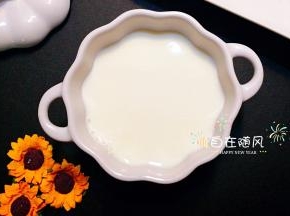 牛奶和姜汁相遇会慢慢凝固 口感非常滑嫩