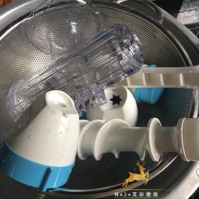 水果榨好了，趁这个空隙把机子清洗一下，水冲即刻干净。