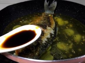 加一勺生抽入锅大火