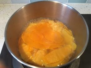 水烧开后转小火烧十分钟