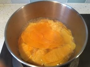 水烧开后转小火烧十分钟