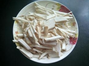 杏鲍菇切丝。