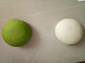 发酵至两倍大的面团。