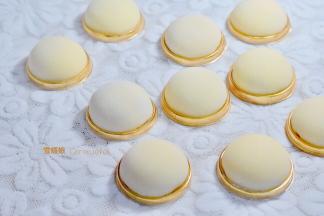 盖保鲜膜冷藏一下，放入塑料托中