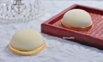 打包：用保鲜膜把整个雪媚娘包起来，再放入托中，最外层再套个袋子。