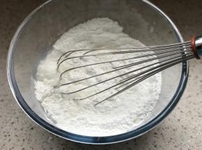 加入牛奶搅匀