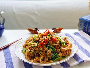 装盘，满屋飘香的孜然羊肉