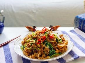 装盘，满屋飘香的孜然羊肉