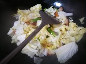放入大白菜叶子，我只用了叶子