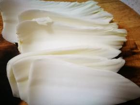 大白菜梗洗净，晾干