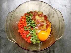 取出打入鸡蛋。