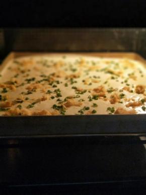 烤箱提前预热至150度，放中层上下火烤25-30分钟