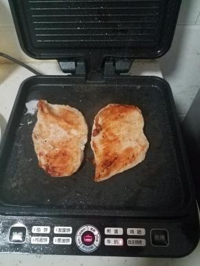 打开盖子，记得关闭上盖电源