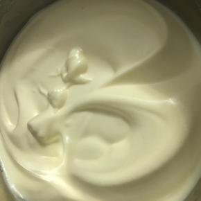 打蛋器转低速整理一下气泡。