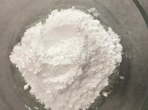 加入糖粉，用刮刀搅拌成浓稠状。