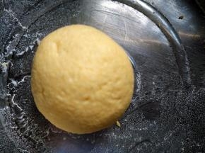 揉成光滑的面团