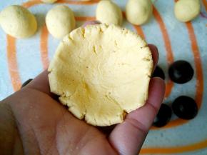 将面皮整成碗状